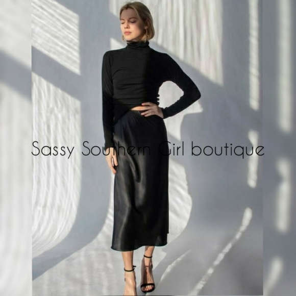 🆕⭐ Black matte satin midi skirt - Picture 6 of 11